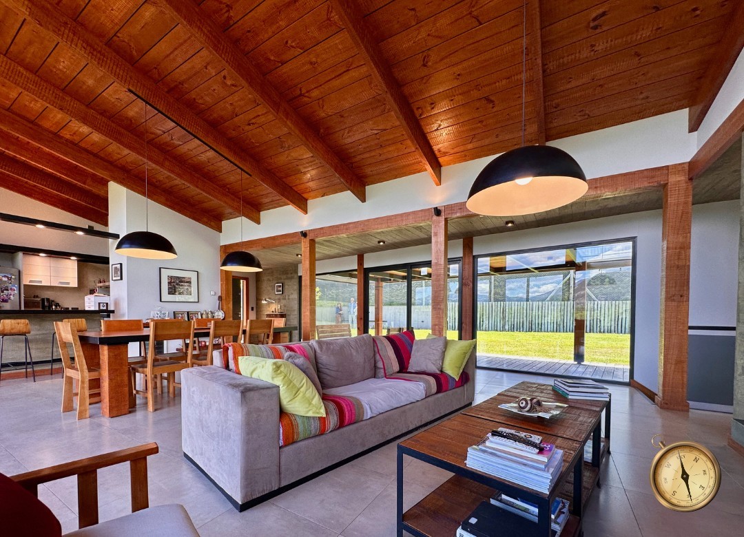 C275 - Casa de 3 dormitorios - 260 m2  en Lote de 3500 m2  - Callejon de GinGins