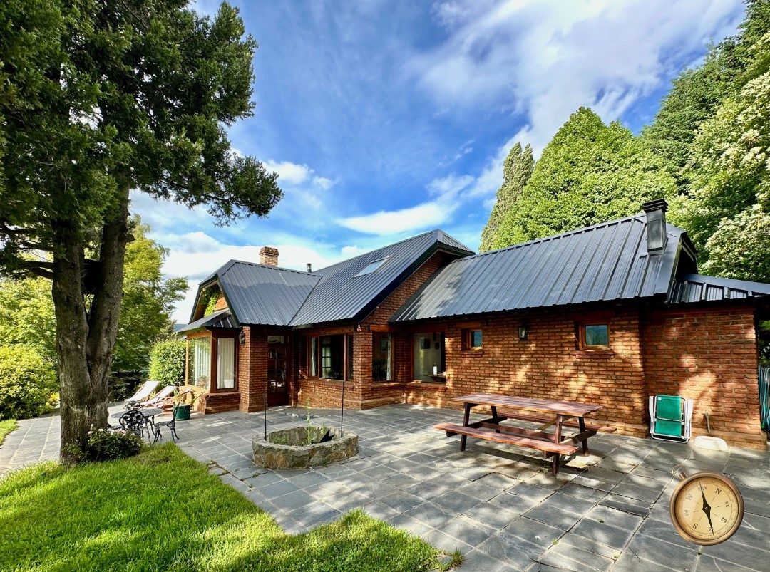 C276 - Casa de 5 dormitorios - 285 m2 mas garage de 50 m2  en Lote de 5016 m2  - Altos de Chapelco