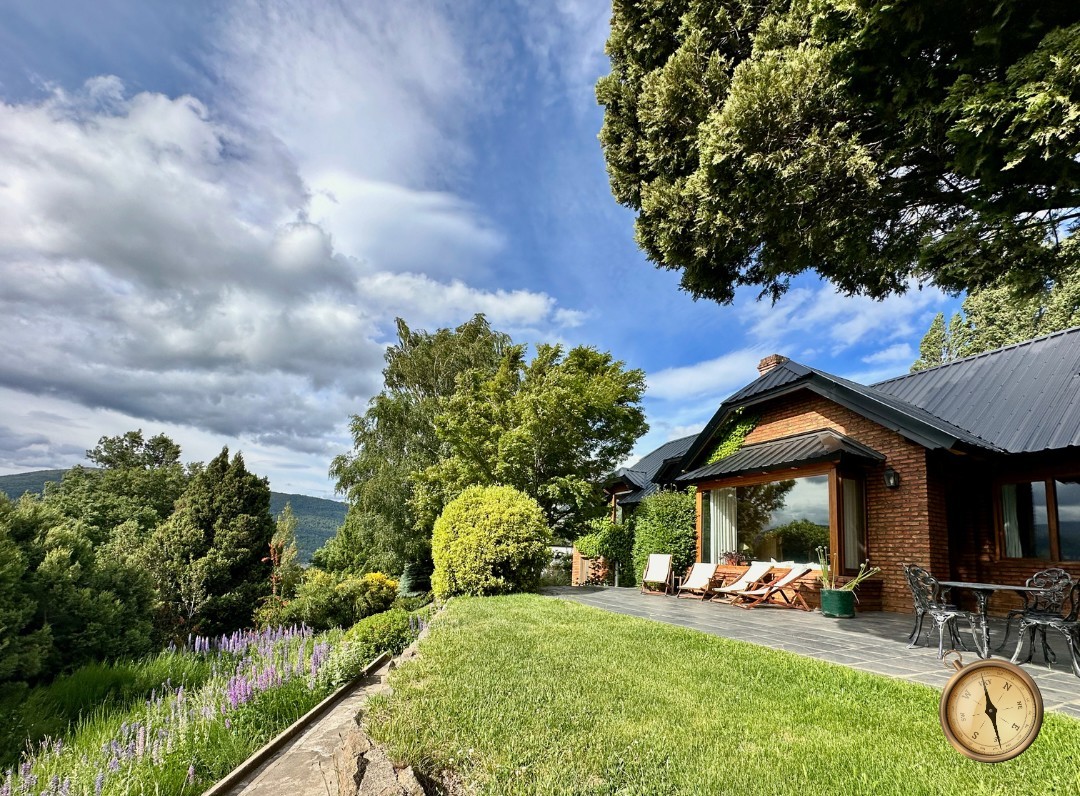 C276 - Casa de 5 dormitorios - 285 m2 mas garage de 50 m2  en Lote de 5016 m2  - Altos de Chapelco