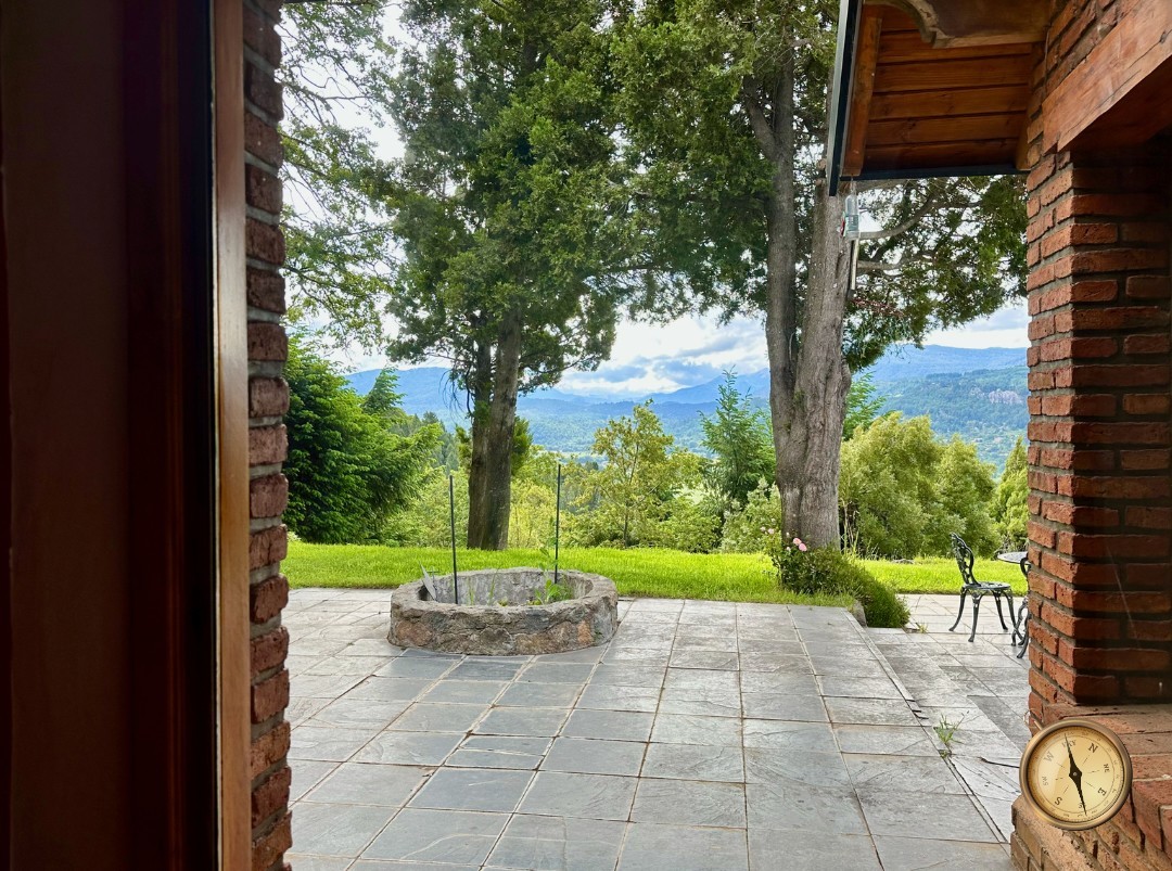 C276 - Casa de 5 dormitorios - 285 m2 mas garage de 50 m2  en Lote de 5016 m2  - Altos de Chapelco