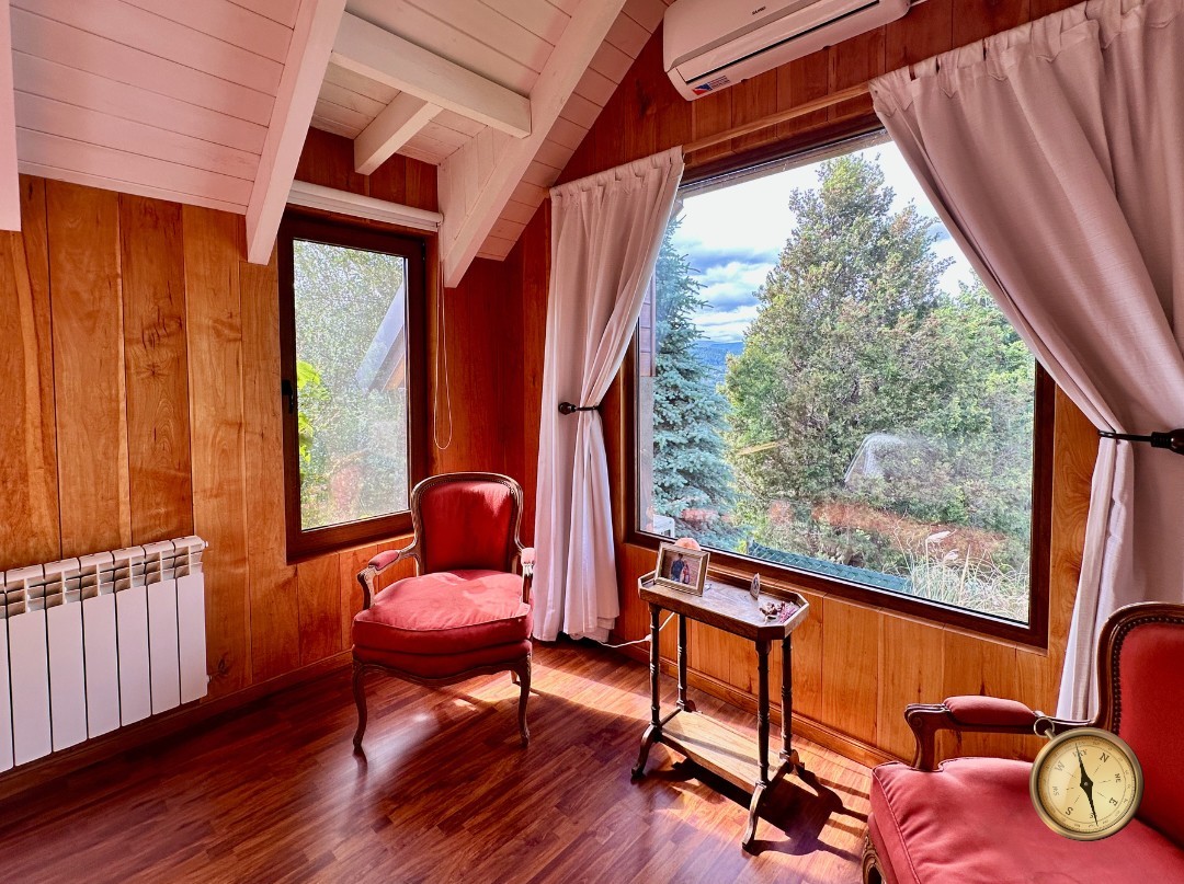 C276 - Casa de 5 dormitorios - 285 m2 mas garage de 50 m2  en Lote de 5016 m2  - Altos de Chapelco