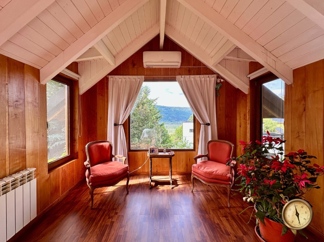 C276 - Casa de 5 dormitorios - 285 m2 mas garage de 50 m2  en Lote de 5016 m2  - Altos de Chapelco