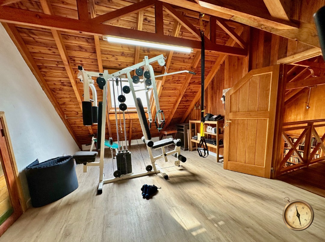 C276 - Casa de 5 dormitorios - 285 m2 mas garage de 50 m2  en Lote de 5016 m2  - Altos de Chapelco