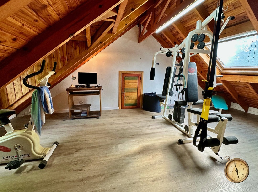 C276 - Casa de 5 dormitorios - 285 m2 mas garage de 50 m2  en Lote de 5016 m2  - Altos de Chapelco