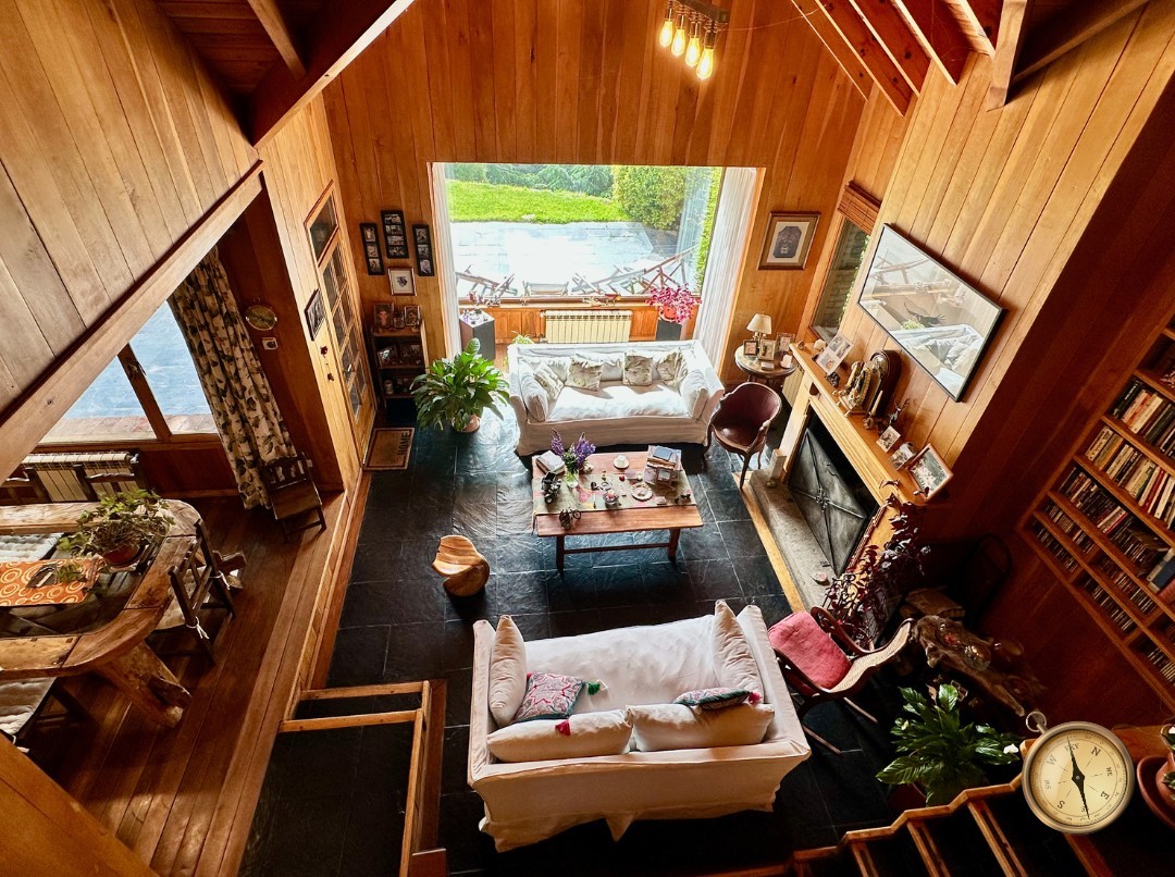 C276 - Casa de 5 dormitorios - 285 m2 mas garage de 50 m2  en Lote de 5016 m2  - Altos de Chapelco