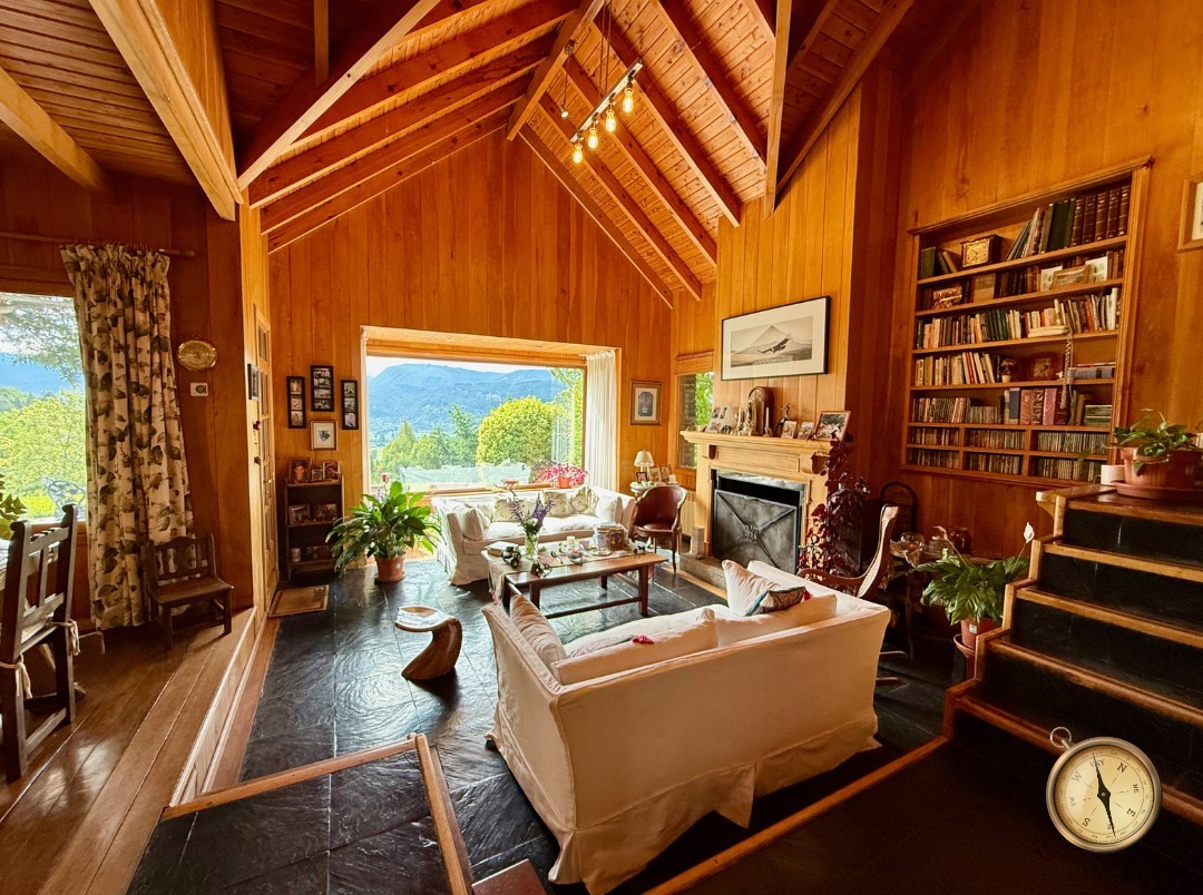 C276 - Casa de 5 dormitorios - 285 m2 mas garage de 50 m2  en Lote de 5016 m2  - Altos de Chapelco