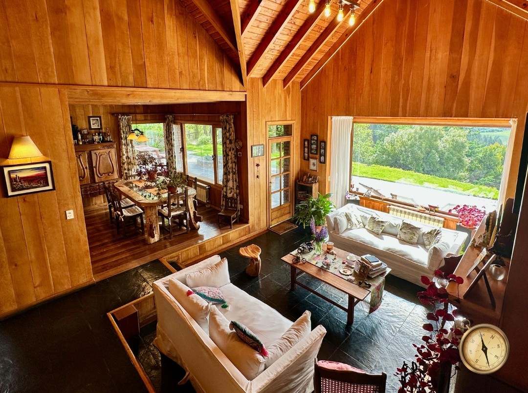 C276 - Casa de 5 dormitorios - 285 m2 mas garage de 50 m2  en Lote de 5016 m2  - Altos de Chapelco