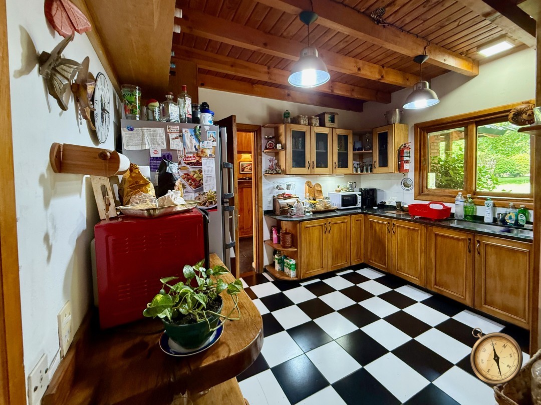 C276 - Casa de 5 dormitorios - 285 m2 mas garage de 50 m2  en Lote de 5016 m2  - Altos de Chapelco