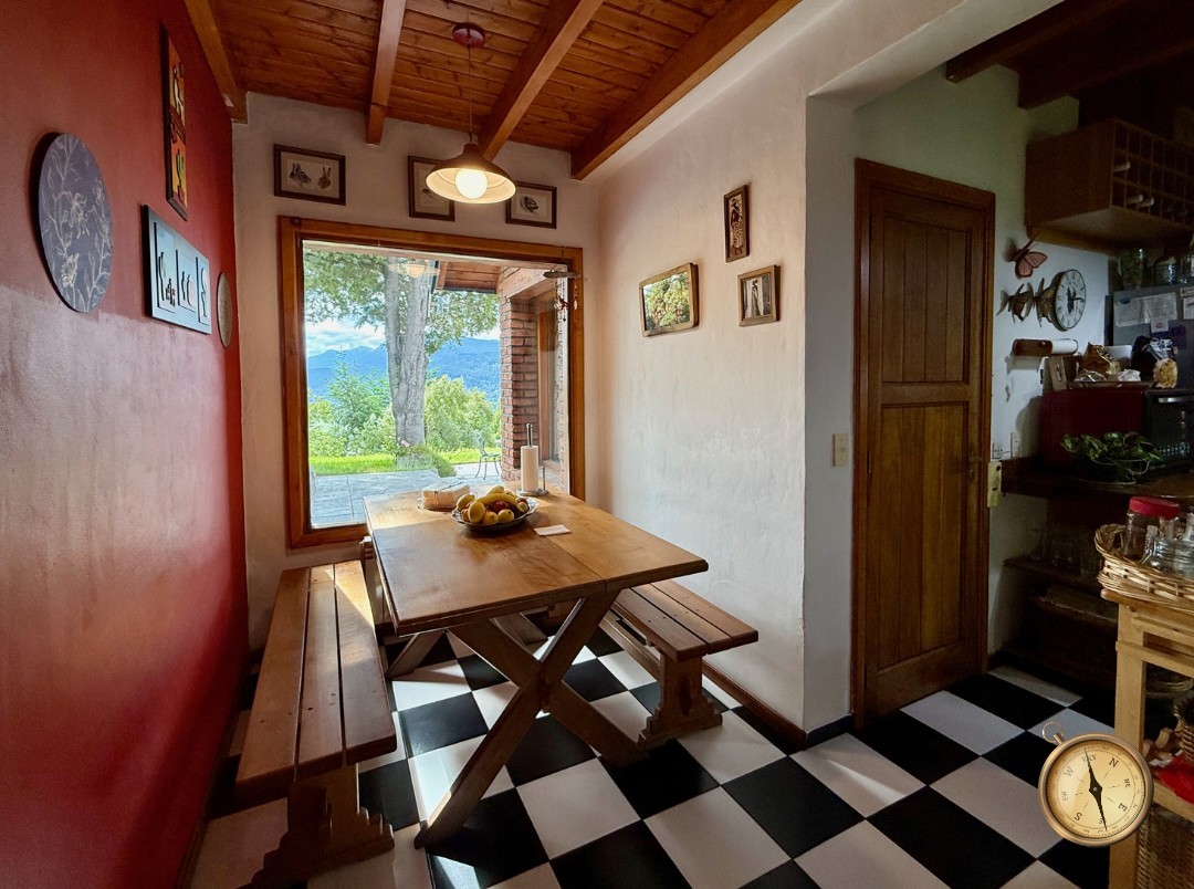 C276 - Casa de 5 dormitorios - 285 m2 mas garage de 50 m2  en Lote de 5016 m2  - Altos de Chapelco