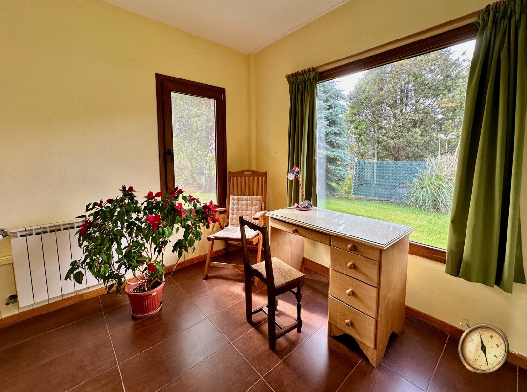 C276 - Casa de 5 dormitorios - 285 m2 mas garage de 50 m2  en Lote de 5016 m2  - Altos de Chapelco