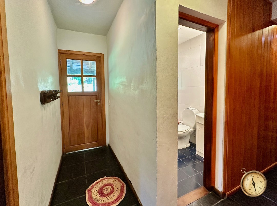 C276 - Casa de 5 dormitorios - 285 m2 mas garage de 50 m2  en Lote de 5016 m2  - Altos de Chapelco