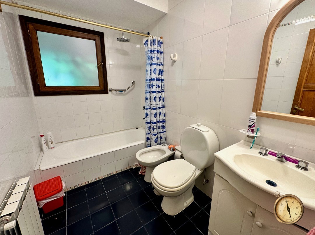 C276 - Casa de 5 dormitorios - 285 m2 mas garage de 50 m2  en Lote de 5016 m2  - Altos de Chapelco