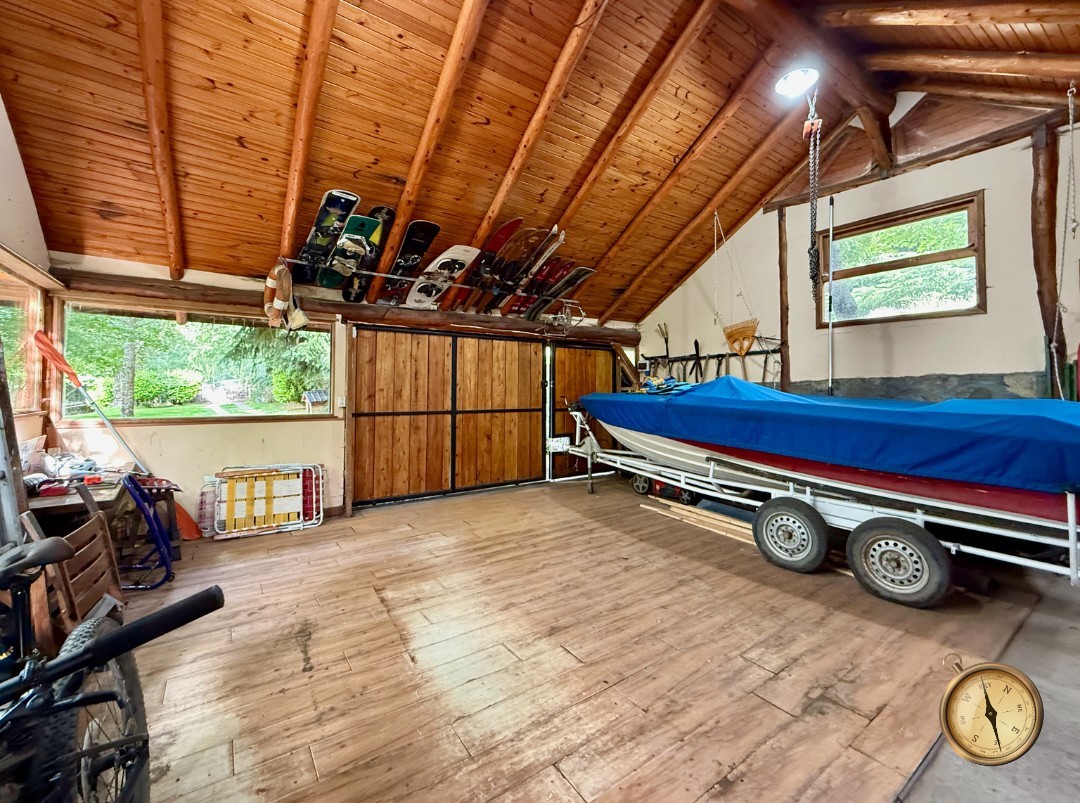 C276 - Casa de 5 dormitorios - 285 m2 mas garage de 50 m2  en Lote de 5016 m2  - Altos de Chapelco