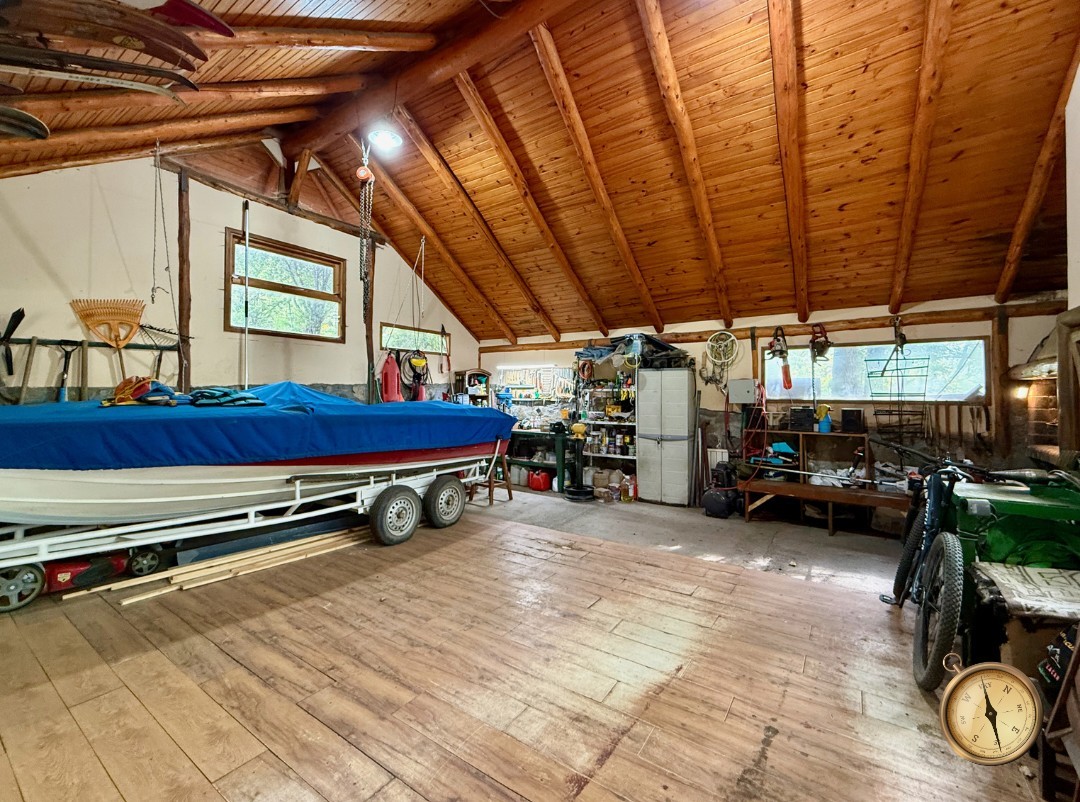 C276 - Casa de 5 dormitorios - 285 m2 mas garage de 50 m2  en Lote de 5016 m2  - Altos de Chapelco