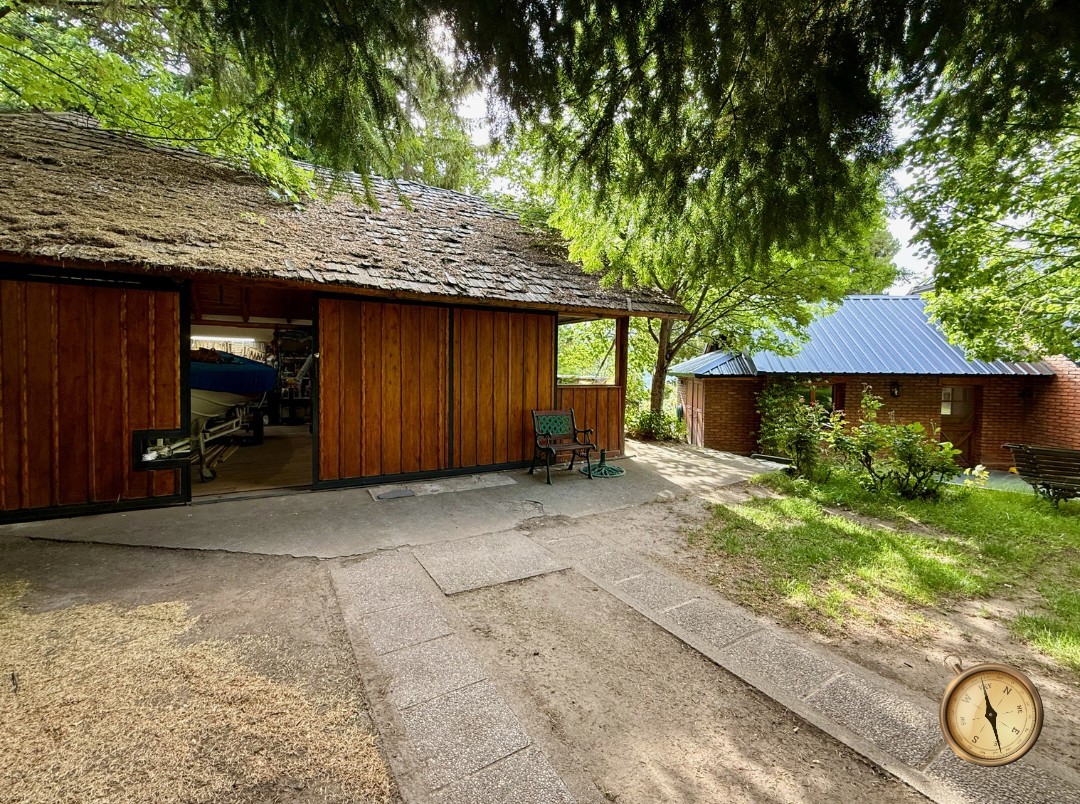 C276 - Casa de 5 dormitorios - 285 m2 mas garage de 50 m2  en Lote de 5016 m2  - Altos de Chapelco