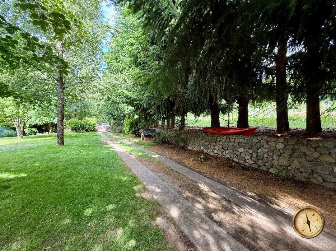 C276 - Casa de 5 dormitorios - 285 m2 mas garage de 50 m2  en Lote de 5016 m2  - Altos de Chapelco