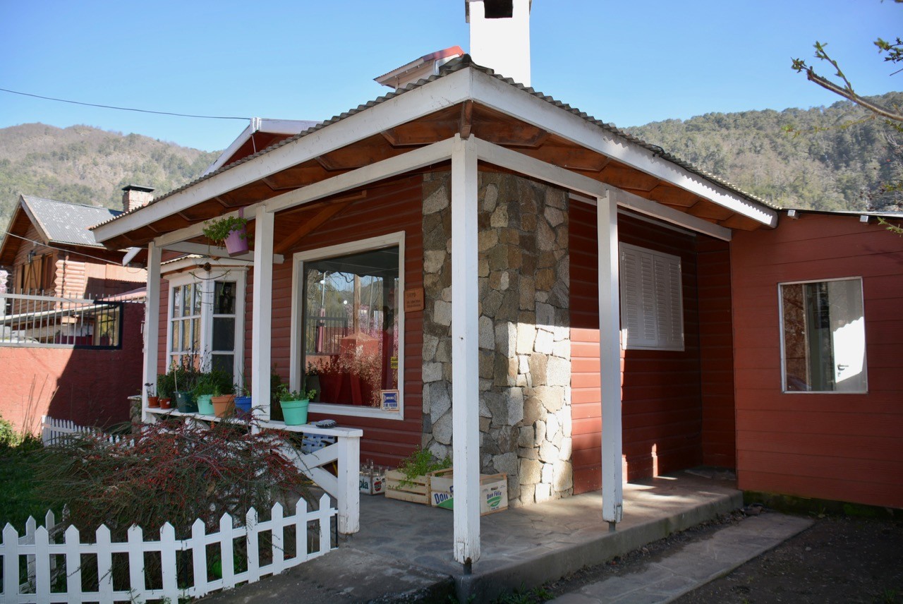 C121 Casa de 3 dormitorios y jardín. Heroes de Malvinas y Elordi - Centro