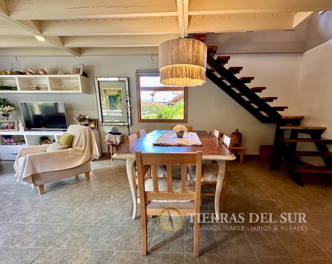 C234 - Casa y cabaña con jardin sobre el arroyo - 196 m2 - Cipreses 