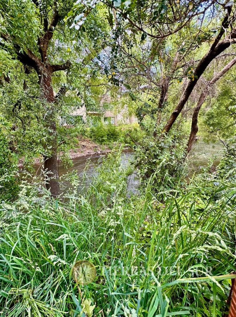 C234 - Casa y cabaña con jardin sobre el arroyo - 196 m2 - Cipreses 