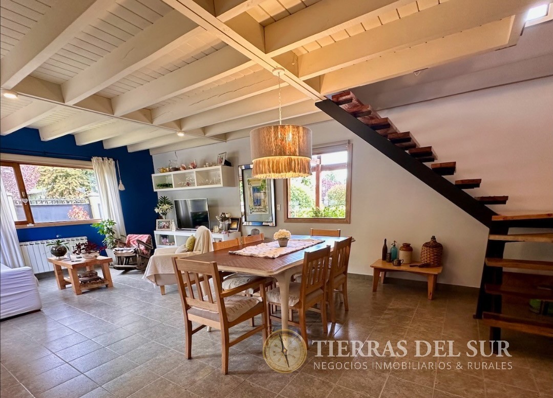 C234 - Casa y cabaña con jardin sobre el arroyo - 196 m2 - Cipreses 