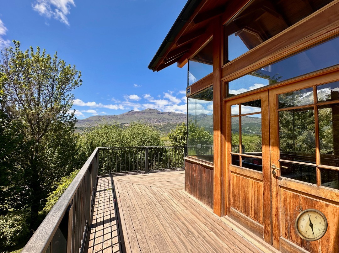 C273 - Casa de 5 dormitorios - 374 m2  en Lote de 2000 m2  - Callejon de GinGins