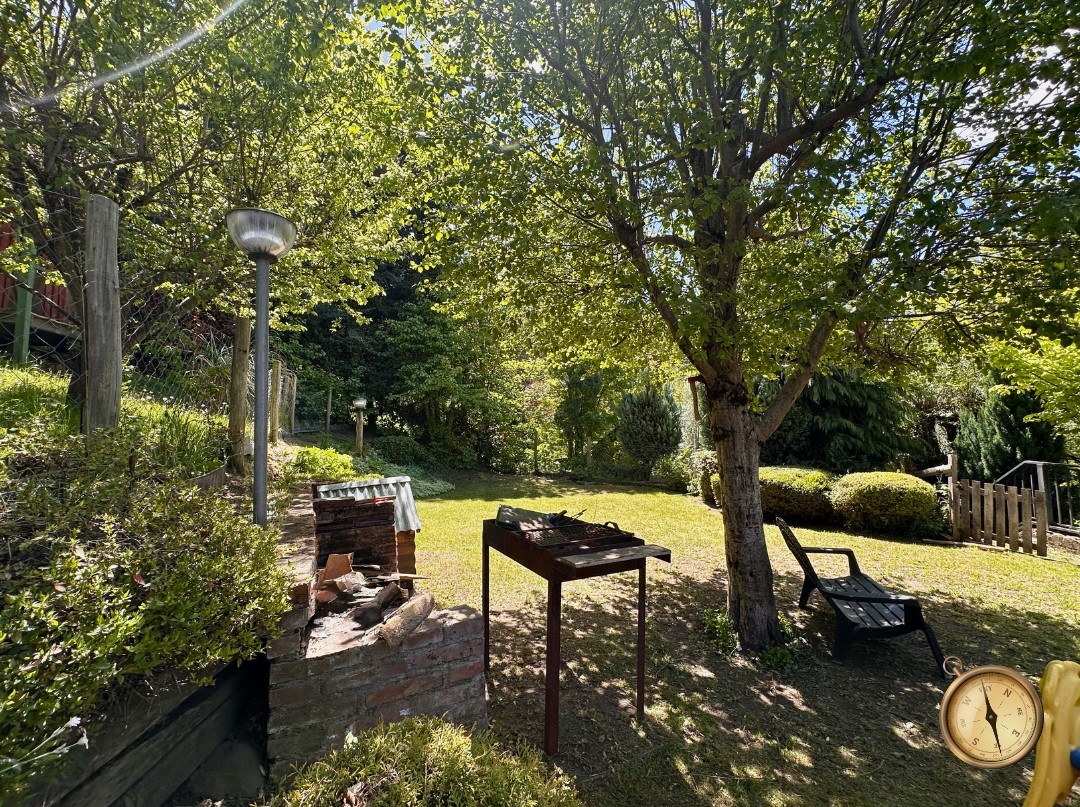 C273 - Casa de 5 dormitorios - 374 m2  en Lote de 2000 m2  - Callejon de GinGins