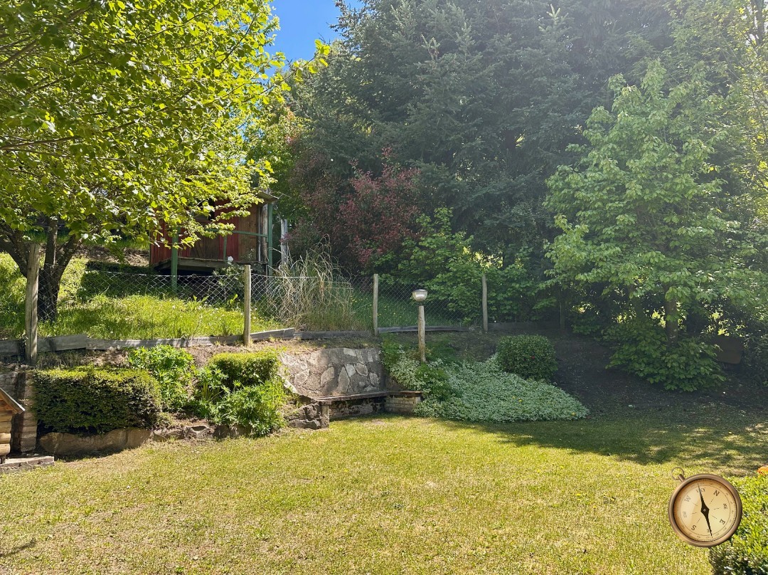 C273 - Casa de 5 dormitorios - 374 m2  en Lote de 2000 m2  - Callejon de GinGins