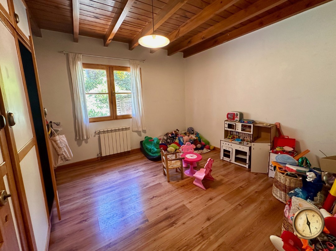 C273 - Casa de 5 dormitorios - 374 m2  en Lote de 2000 m2  - Callejon de GinGins