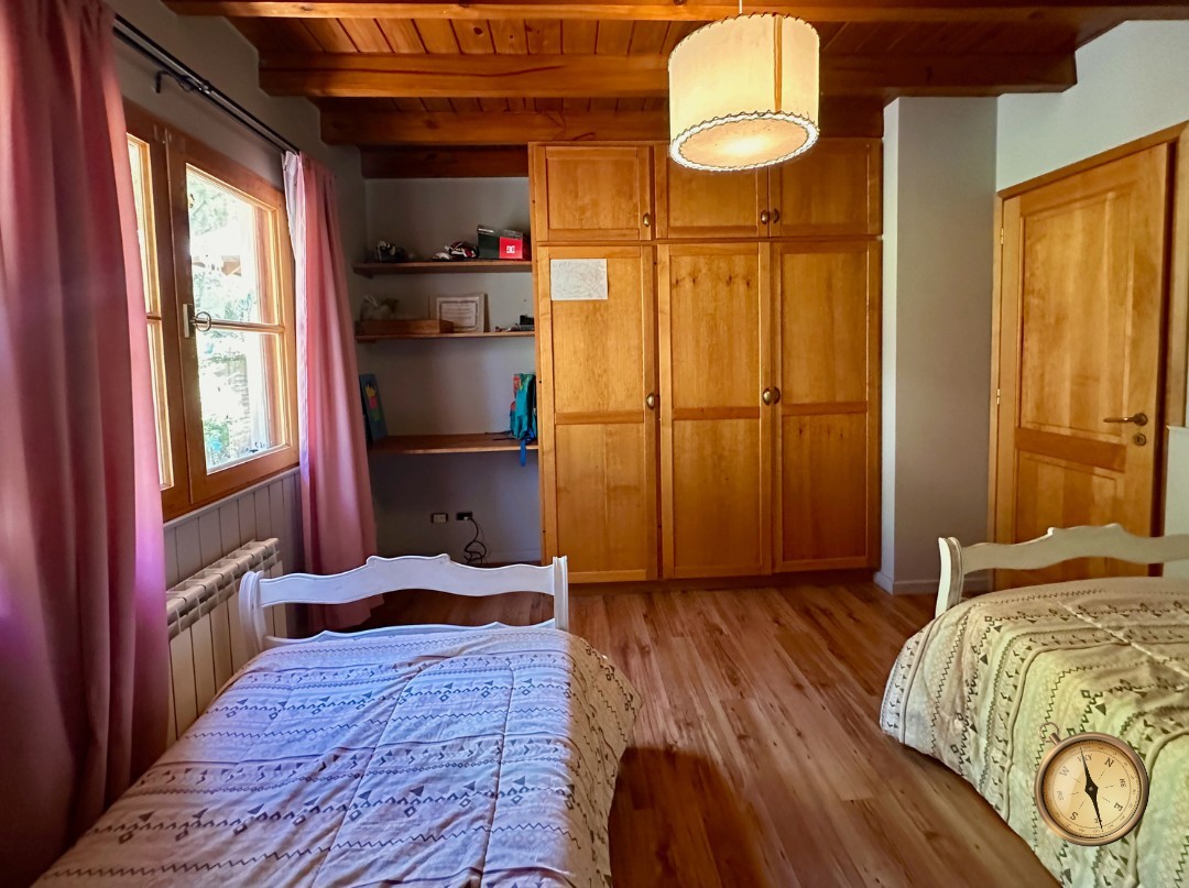 C273 - Casa de 5 dormitorios - 374 m2  en Lote de 2000 m2  - Callejon de GinGins