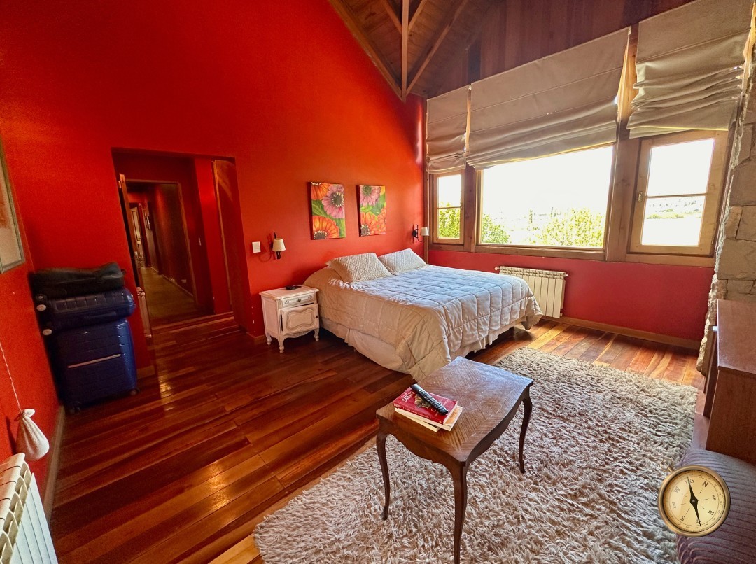 C273 - Casa de 5 dormitorios - 374 m2  en Lote de 2000 m2  - Callejon de GinGins