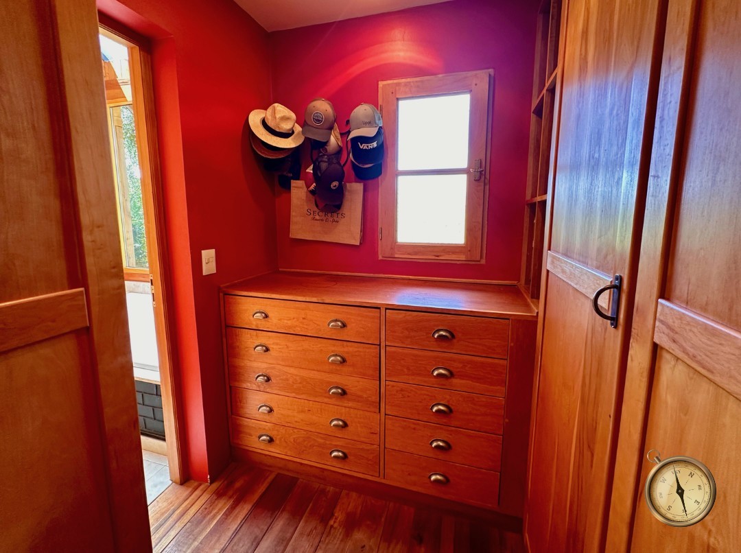 C273 - Casa de 5 dormitorios - 374 m2  en Lote de 2000 m2  - Callejon de GinGins