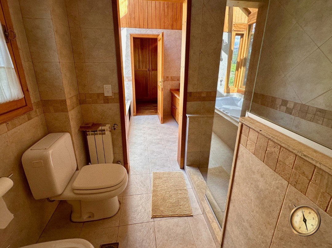 C273 - Casa de 5 dormitorios - 374 m2  en Lote de 2000 m2  - Callejon de GinGins