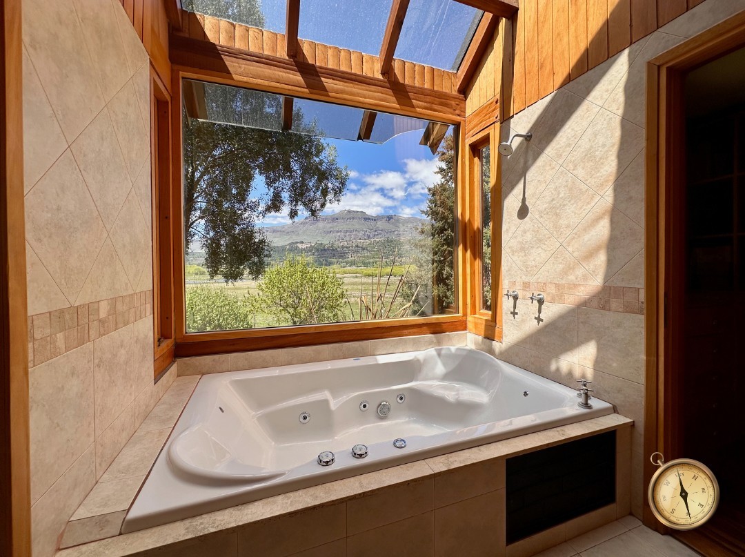 C273 - Casa de 5 dormitorios - 374 m2  en Lote de 2000 m2  - Callejon de GinGins