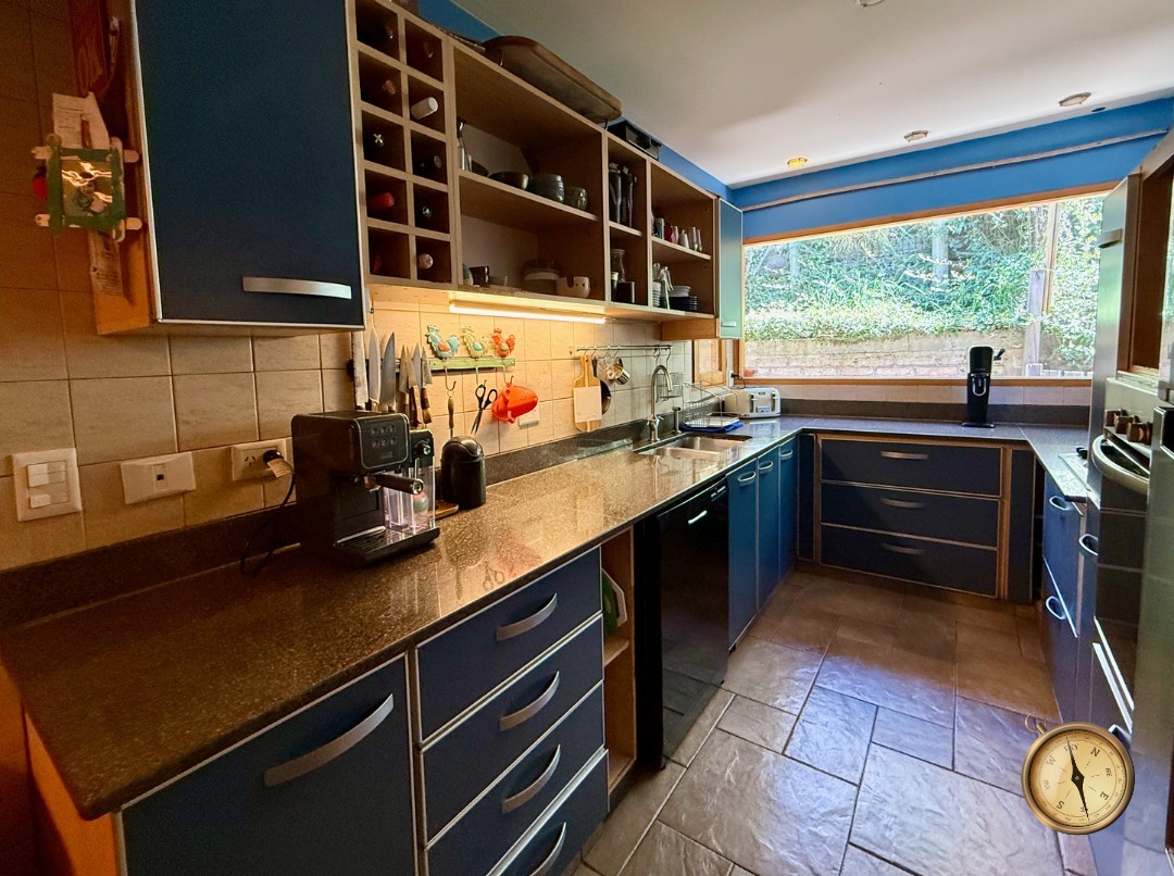 C273 - Casa de 5 dormitorios - 374 m2  en Lote de 2000 m2  - Callejon de GinGins