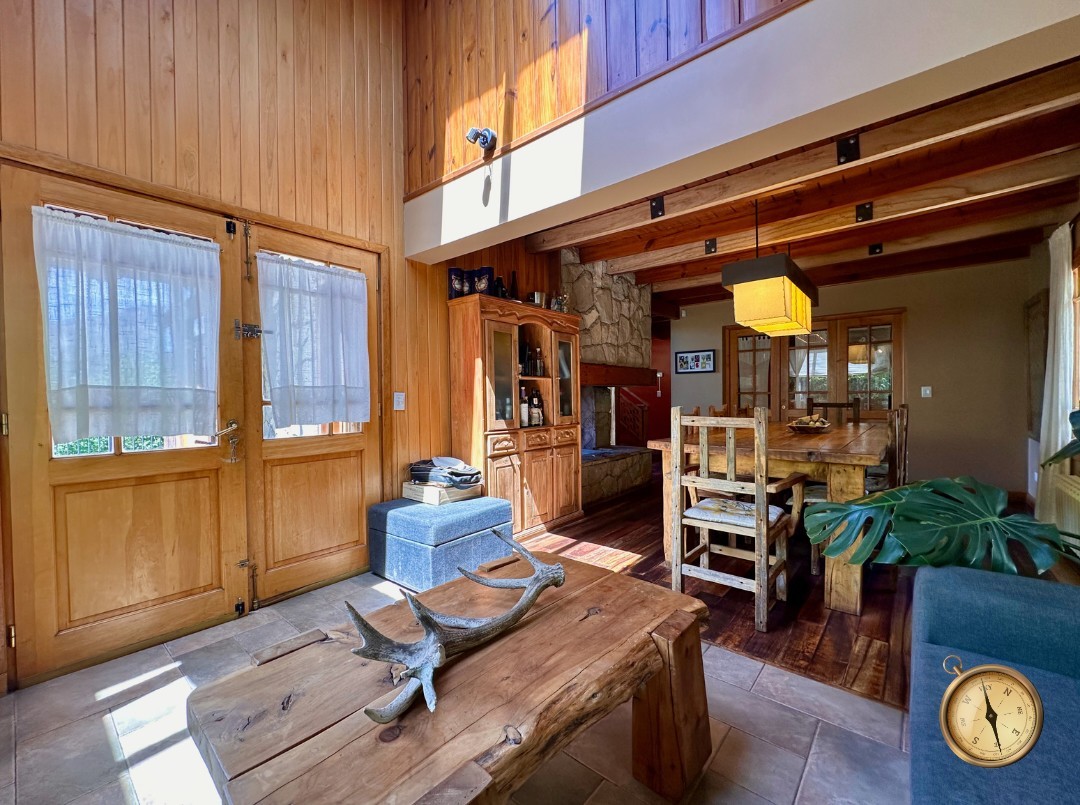 C273 - Casa de 5 dormitorios - 374 m2  en Lote de 2000 m2  - Callejon de GinGins