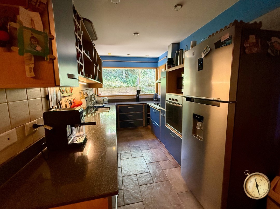 C273 - Casa de 5 dormitorios - 374 m2  en Lote de 2000 m2  - Callejon de GinGins