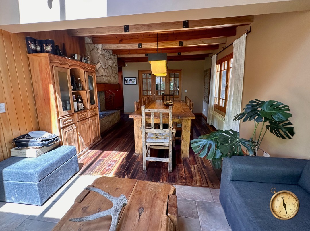 C273 - Casa de 5 dormitorios - 374 m2  en Lote de 2000 m2  - Callejon de GinGins