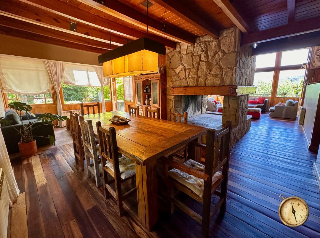 C273 - Casa de 5 dormitorios - 374 m2  en Lote de 2000 m2  - Callejon de GinGins