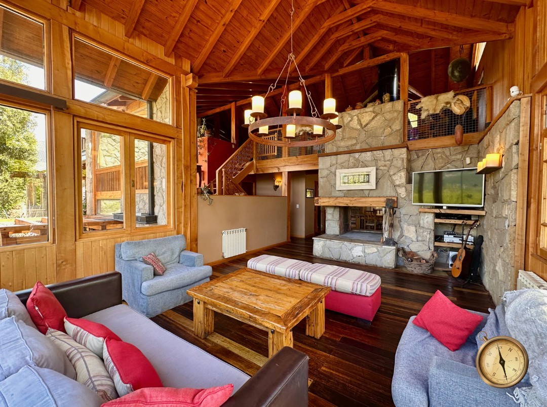 C273 - Casa de 5 dormitorios - 374 m2  en Lote de 2000 m2  - Callejon de GinGins