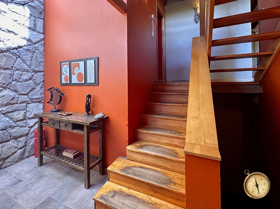 C273 - Casa de 5 dormitorios - 374 m2  en Lote de 2000 m2  - Callejon de GinGins