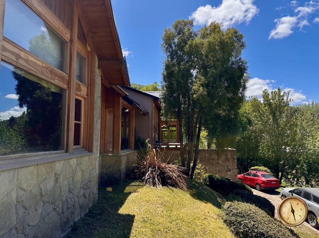 C273 - Casa de 5 dormitorios - 374 m2  en Lote de 2000 m2  - Callejon de GinGins