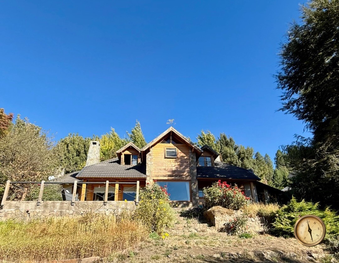C259 - Casa de tres dormitorios - 230m2 en lote de 2163m2  - Faldeos del Chapelco 