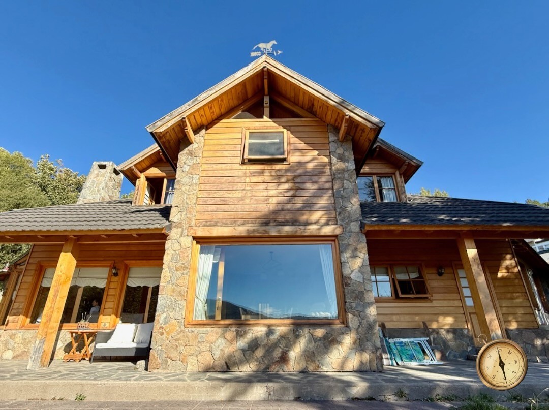 C259 - Casa de tres dormitorios - 230m2 en lote de 2163m2  - Faldeos del Chapelco 