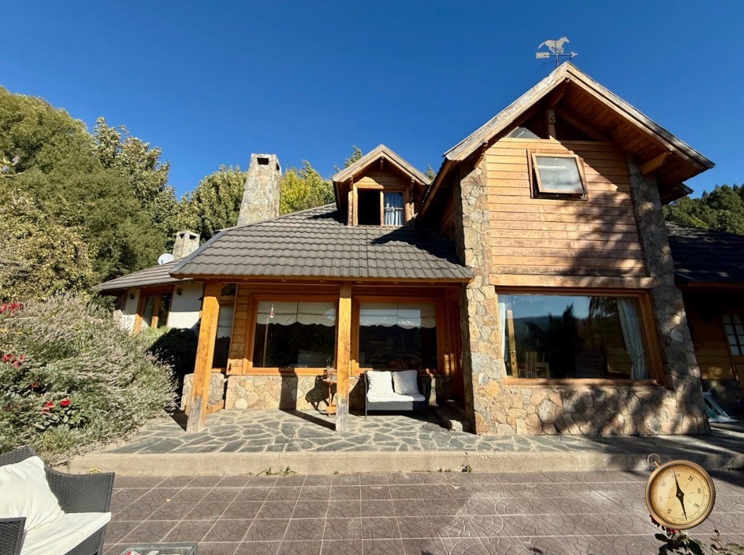 C259 - Casa de tres dormitorios - 230m2 en lote de 2163m2  - Faldeos del Chapelco 