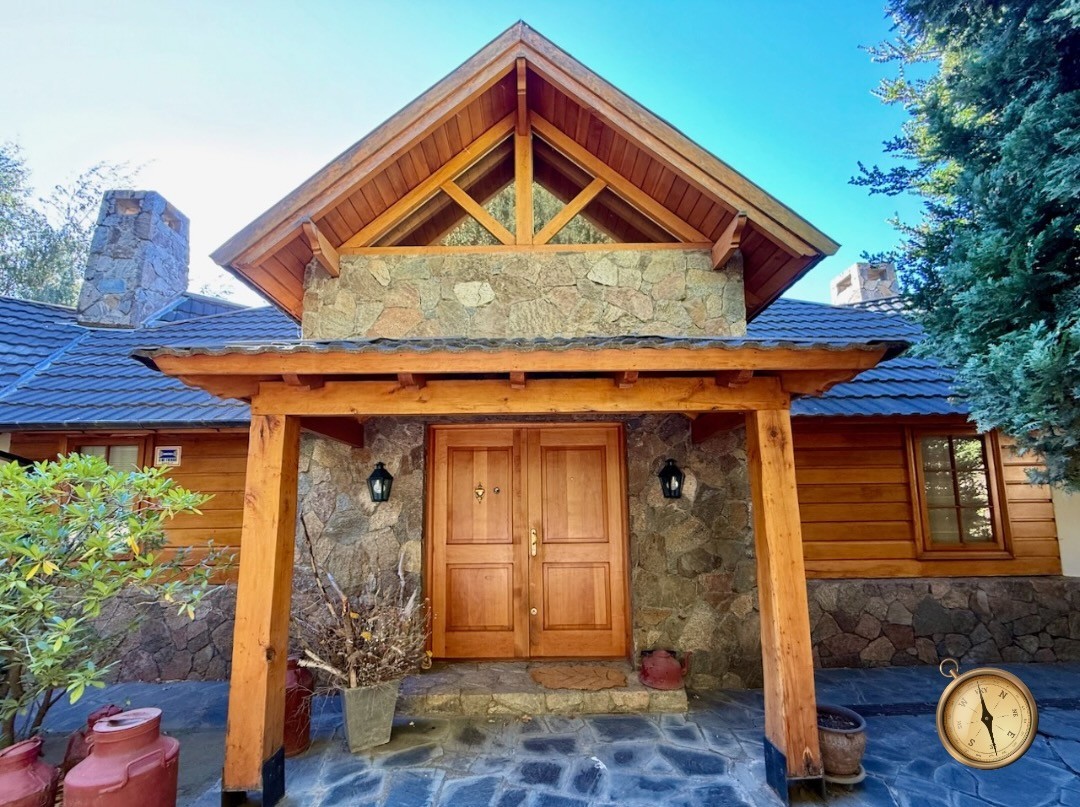 C259 - Casa de tres dormitorios - 230m2 en lote de 2163m2  - Faldeos del Chapelco 