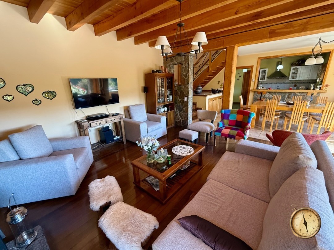 C259 - Casa de tres dormitorios - 230m2 en lote de 2163m2  - Faldeos del Chapelco 