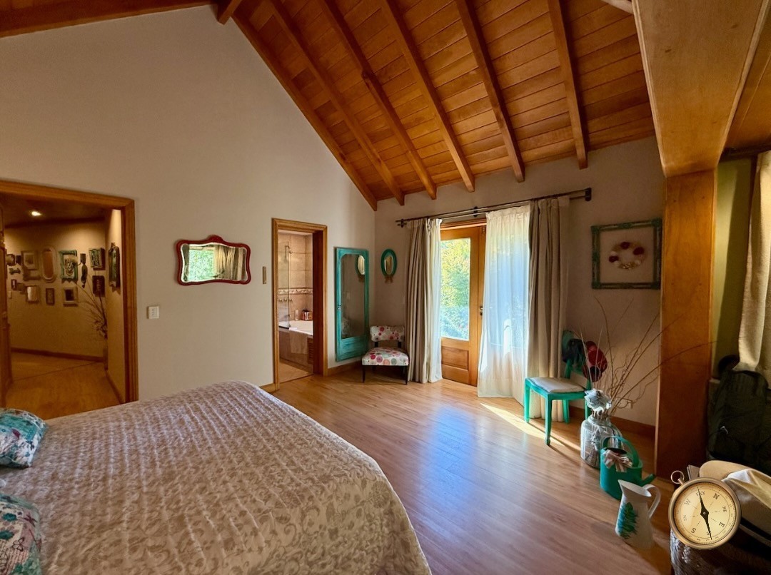 C259 - Casa de tres dormitorios - 230m2 en lote de 2163m2  - Faldeos del Chapelco 