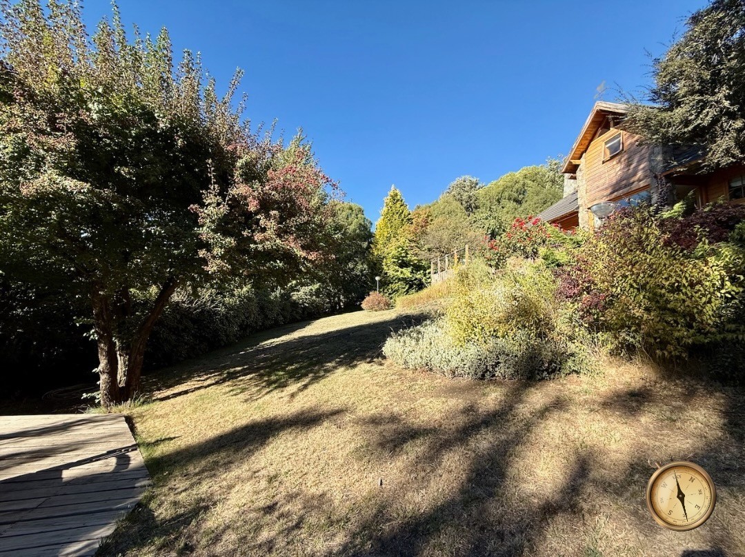 C259 - Casa de tres dormitorios - 230m2 en lote de 2163m2  - Faldeos del Chapelco 