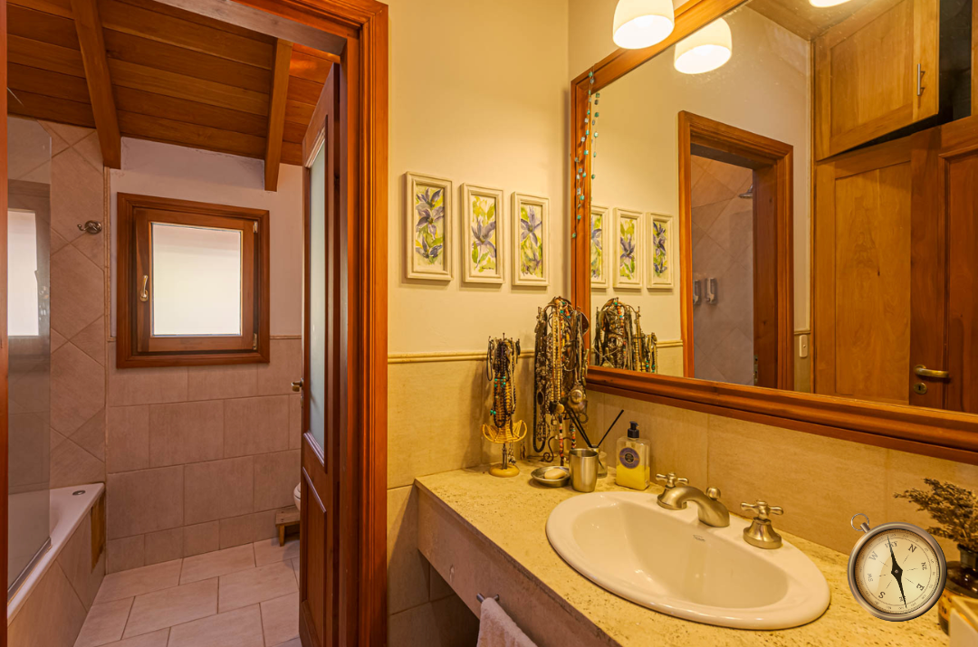 C248 Exclusiva Casa de 274 m2 en Lote de 625 m2 en la Zona Residencial mas buscada y soleada de la ciudad 