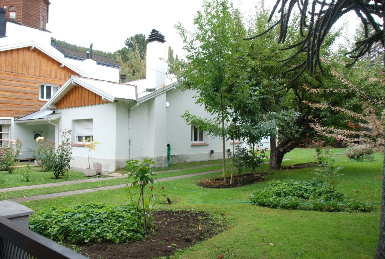 T127 Exclusivo lote centrico con casa -1200m2 - Rivadavia al 1100 